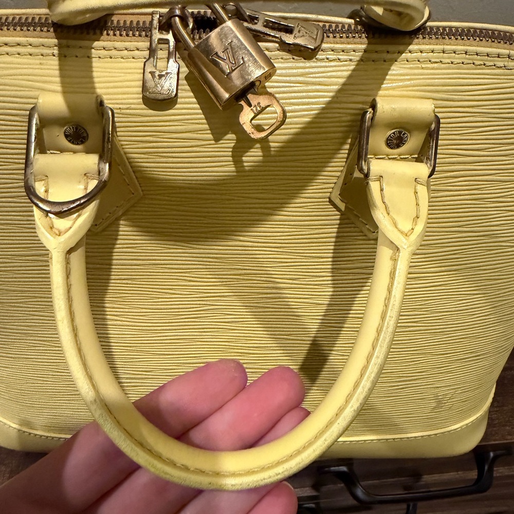 Louis Vuitton Alma with lock and key - Picture 3 of 13